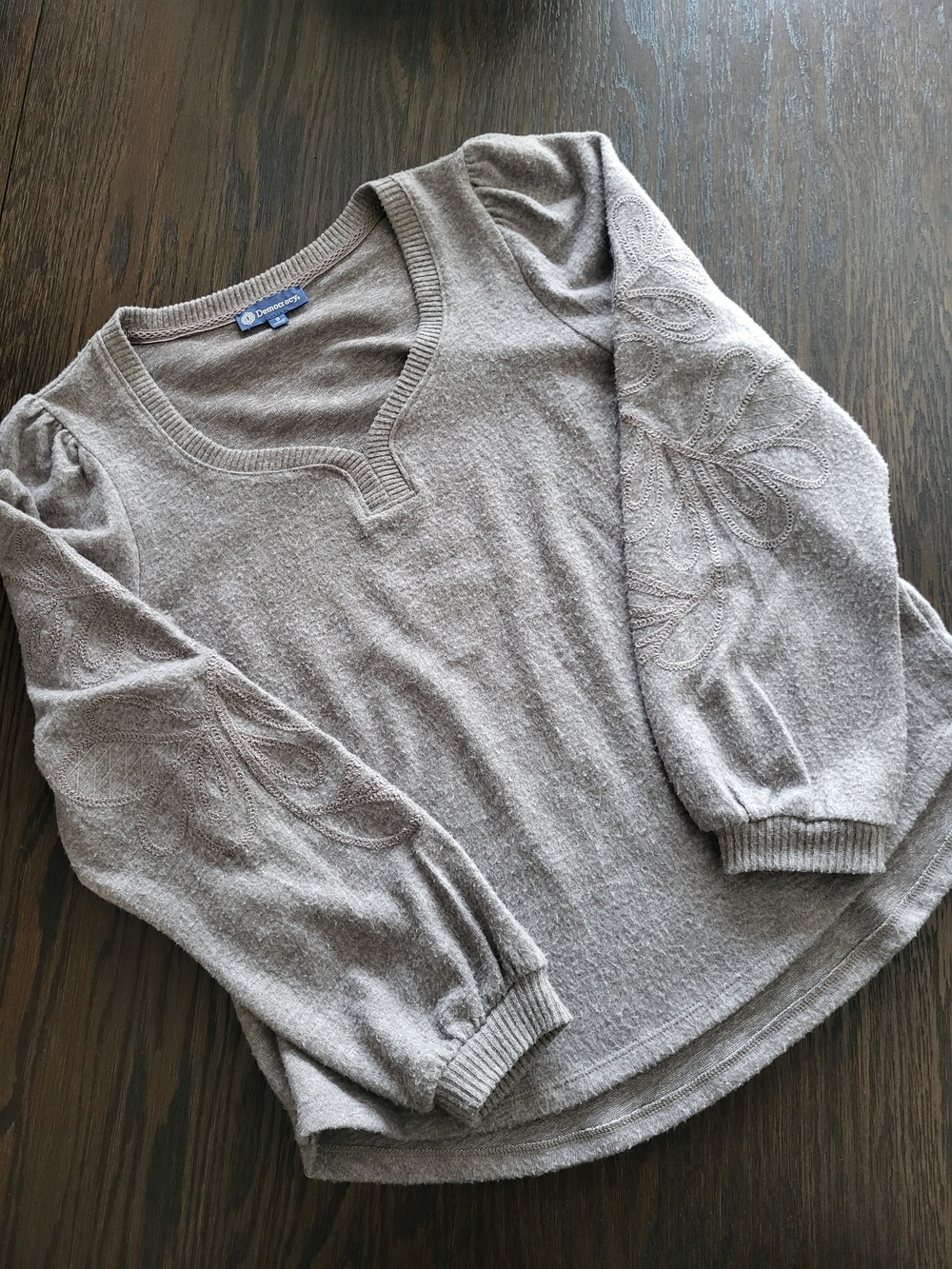 Democracy Heather Gray V-Neck Puff Sleeve Sweater